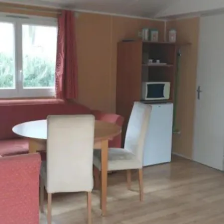 Mobil-home Avec Terrasse, 4 Personnes - Api-1-52-252 *