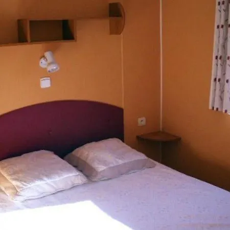 Mobil-home Avec Terrasse, 4 Personnes - Api-1-52-252 * Venterol (Drome)