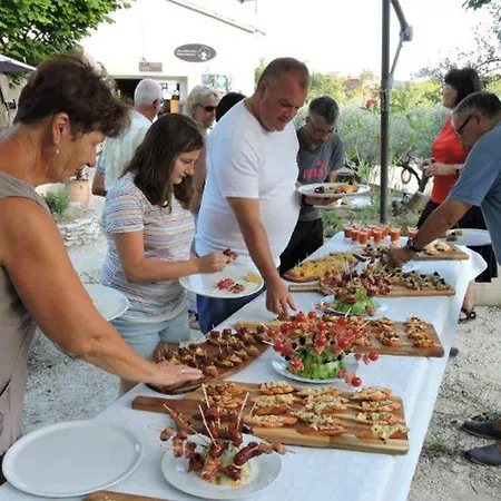 Mobil-home Avec Terrasse, 4 Personnes - Api-1-52-252 * Venterol (Drome)