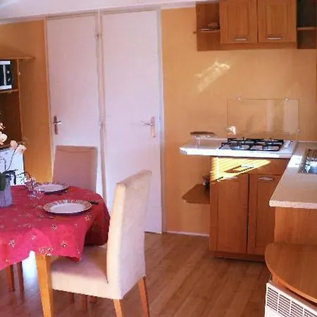 Mobil-home Avec Terrasse, 4 Personnes - Api-1-52-252 Kemping *